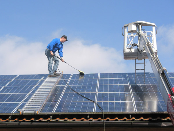 Reinigung Photovoltaikanlage/Arbeitsbühne